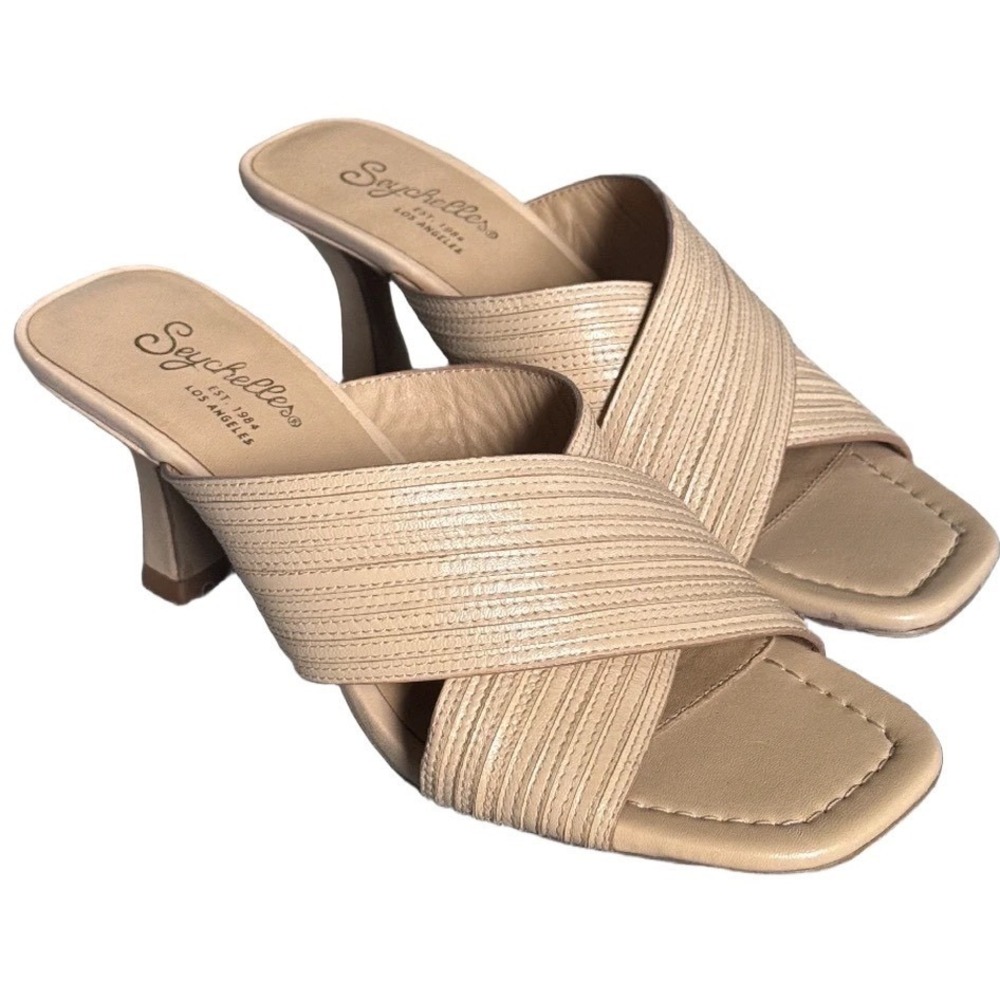 Seychelles Romantic Beige Leather Crisscross Textured Square Toe Kitten Heel 7